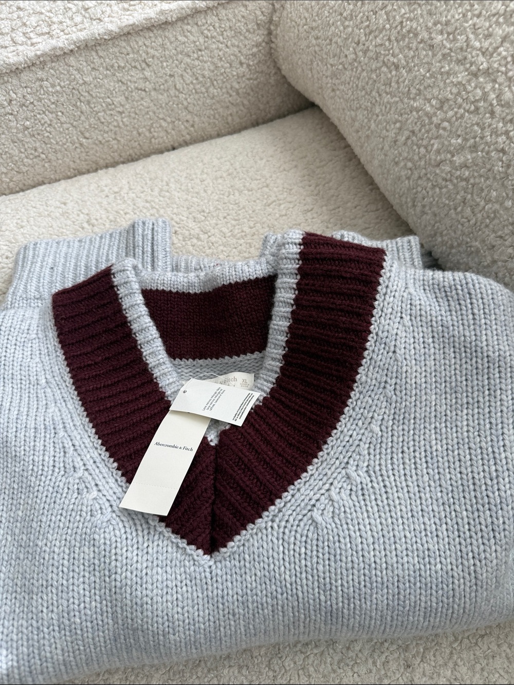 ABERCROMBIE & FITCH
Merino Wool-Blend Contrast V-Neck Sweater Size XL NWT - Picture 10 of 10